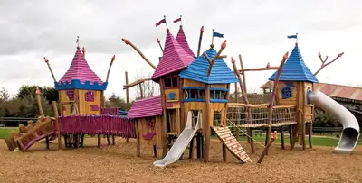 SPIELART : STRUCTURE DE JEUX CHÂTEAU DE TWIN LAKES, ref T89